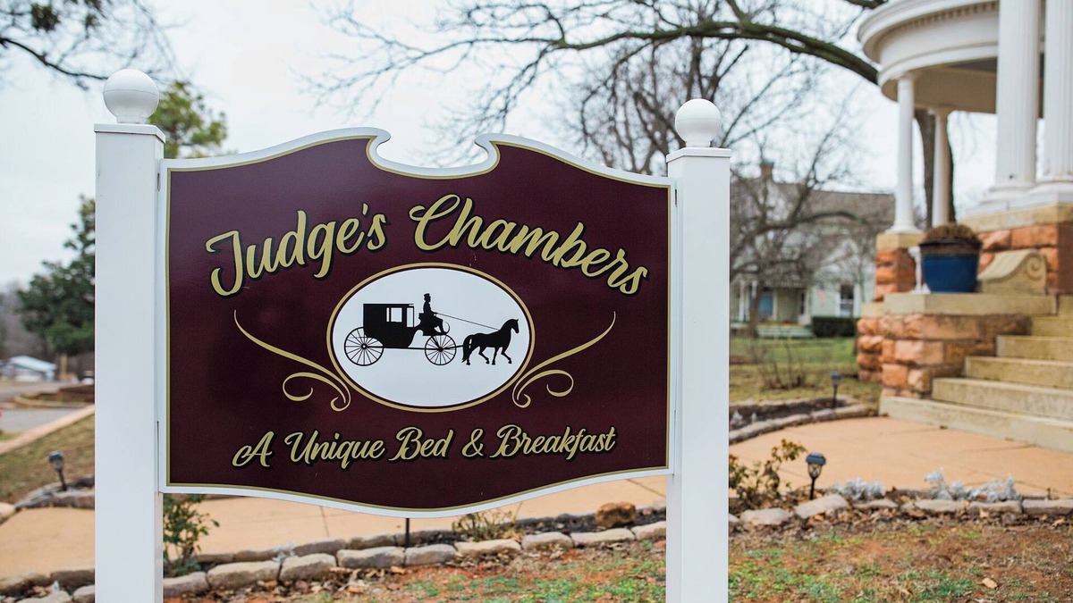 Guthrie Bed & Breakfast | The Judge's Chambers