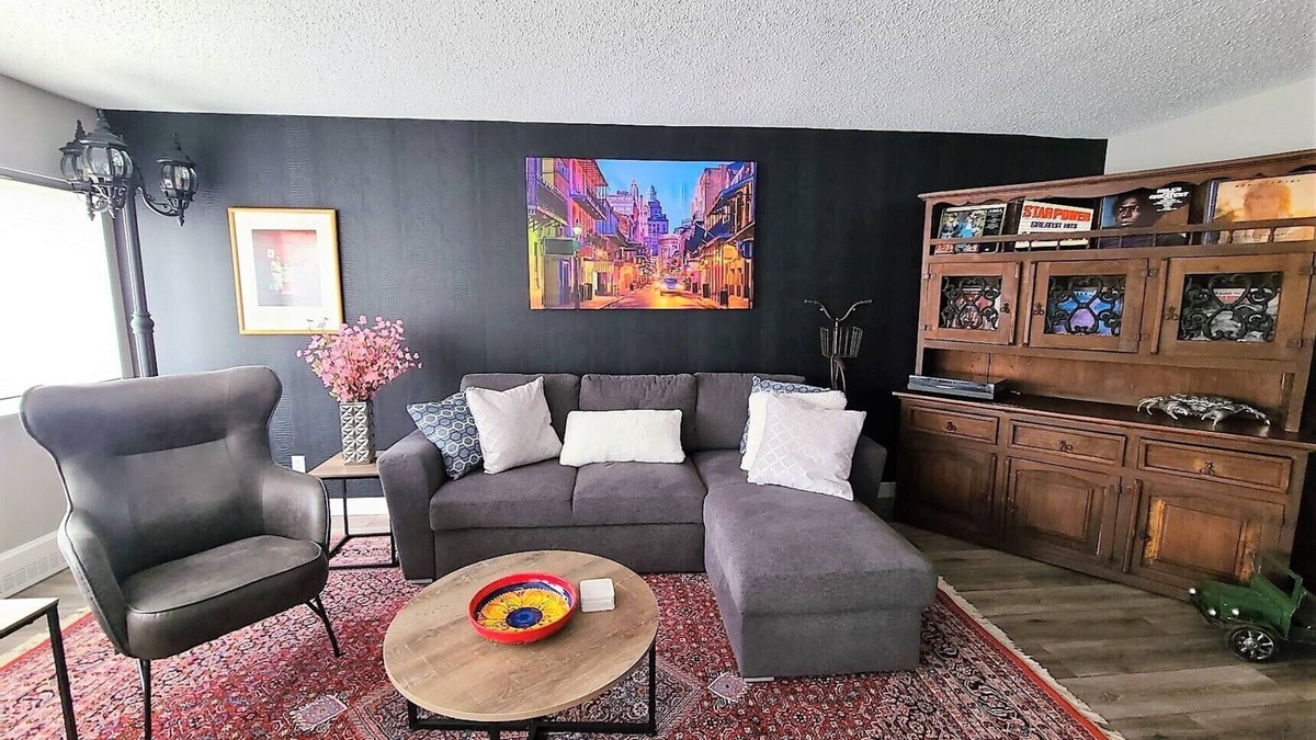 Saskatoon Downtown Condo | ~The Juke Joint ~ DOWNTOWN, POOL & WATERSLIDES!