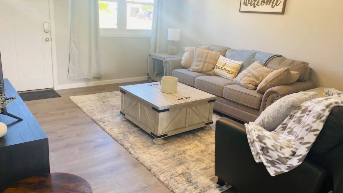 Ontario House | The Juli House - Home Away From Home!