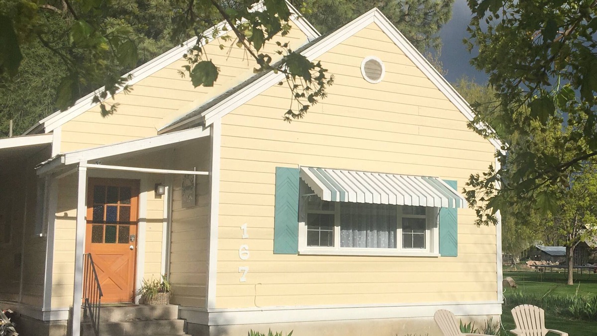 Mendon House | The Julia Vintage Cottage at Victorian Woods