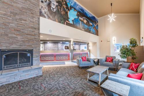 Hinton Hotel | The Kanata by BCMInns - Hinton
