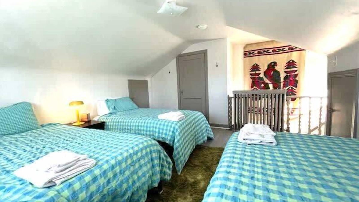 Duquesne Apartment | The Kennywood Suite - The Blue Racer Car