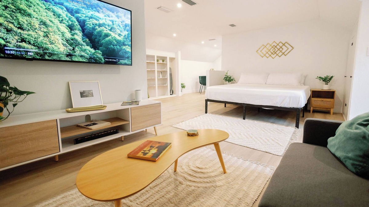 Gainesville Apartment | The Key Reno'd Historic Studio! 1 Mile to UF & DT