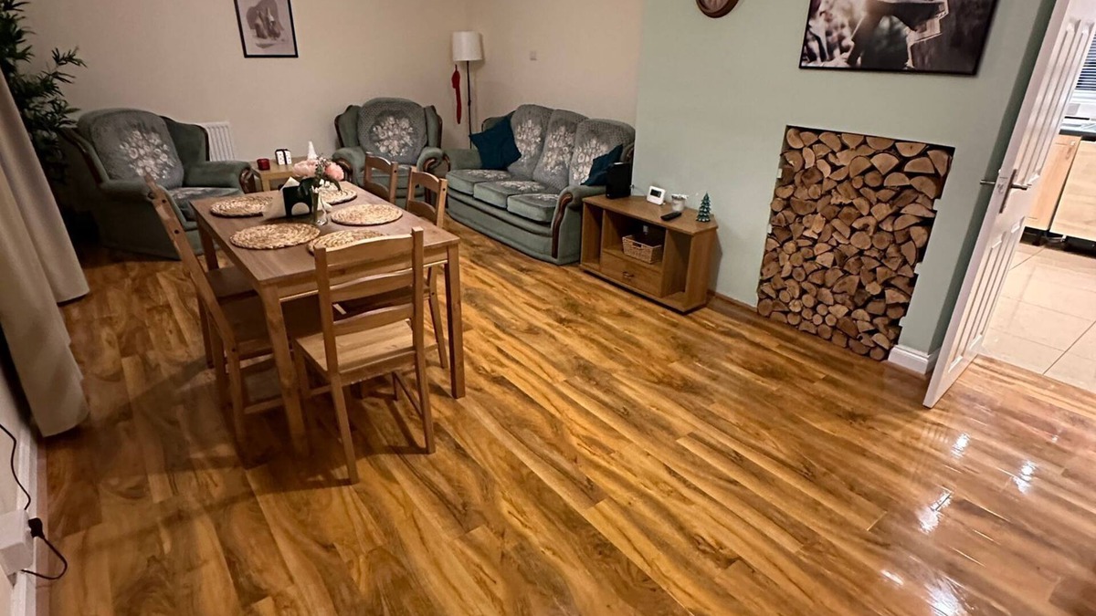 Crawley City Centre House | The Kilnwood House - cosy 3-bedroom house close to Gatwick & Crawley Town Centre