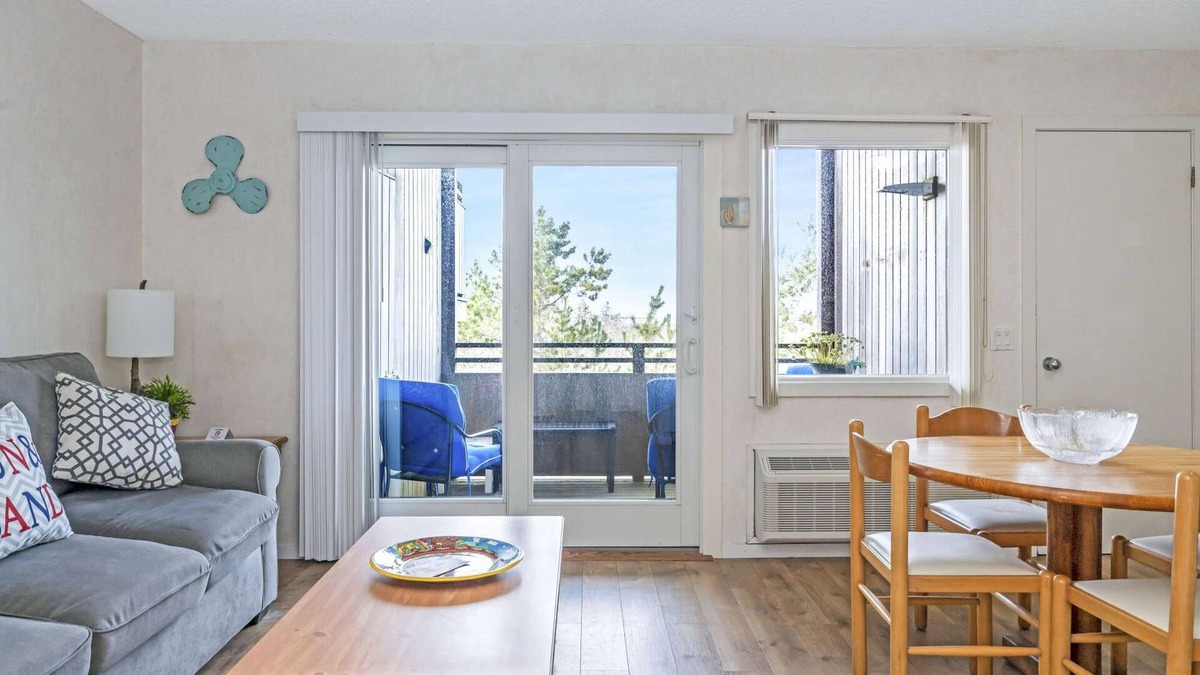 Napeague Apartment | The King 1BR Beachside Home | Tennis+Ocean+WiFiPKG