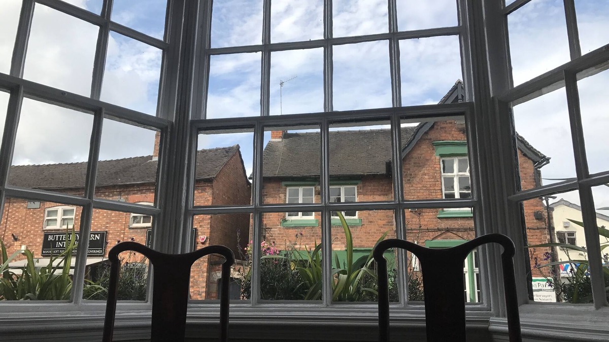 Eccleshall Bed & Breakfast | The Kings Arms Hotel