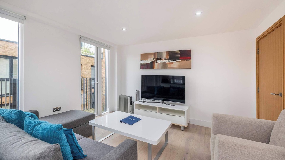 Euston Apartment | The Kings Residence - St Pancras - by Frankie Says