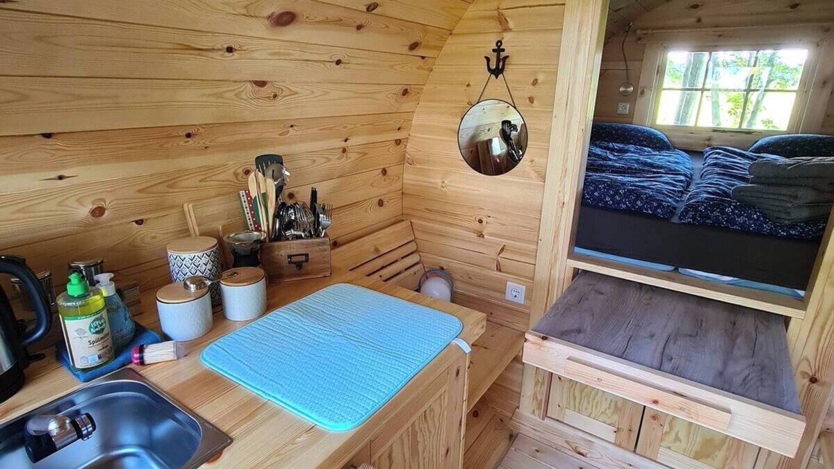 Holtgast Cabin | The Kirsche - Rustic sleeping barrel in East Frisia