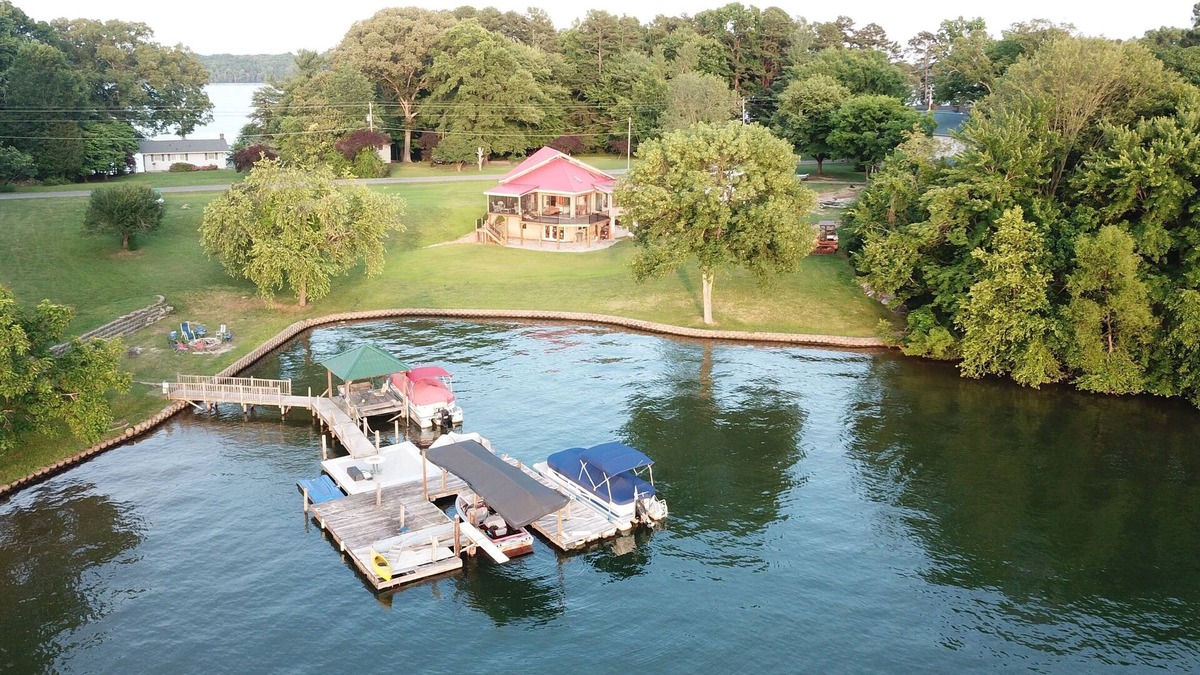 Terrell Cottage | "The Kiser Cottage" #1 on Lake Norman w/Pontoon