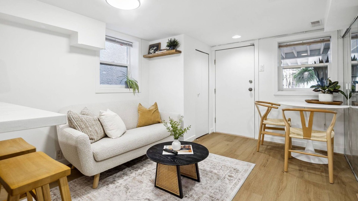 Kitsilano House | The Kits Nook - Newly renovated garden suite