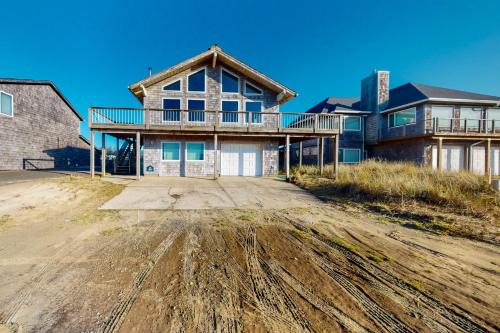 Kiwanda Shores House | The Kiwanda Surf House