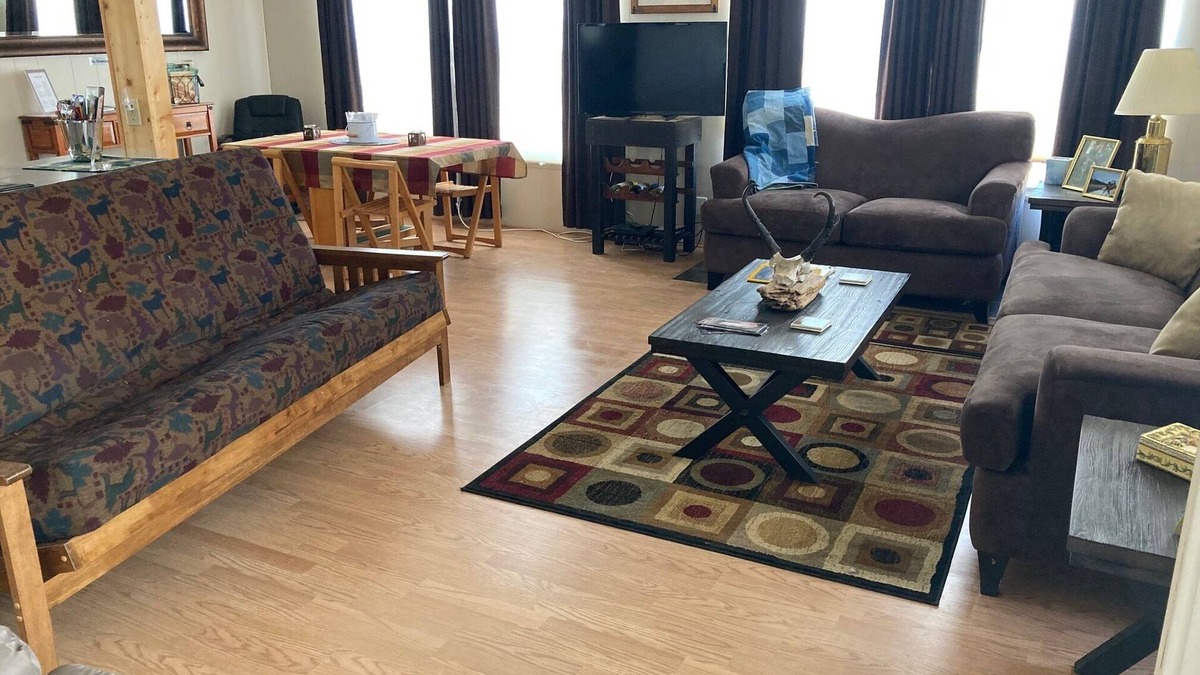 Plush House | The Kjar House. A one bedroom family retreat in the Oregon outback.