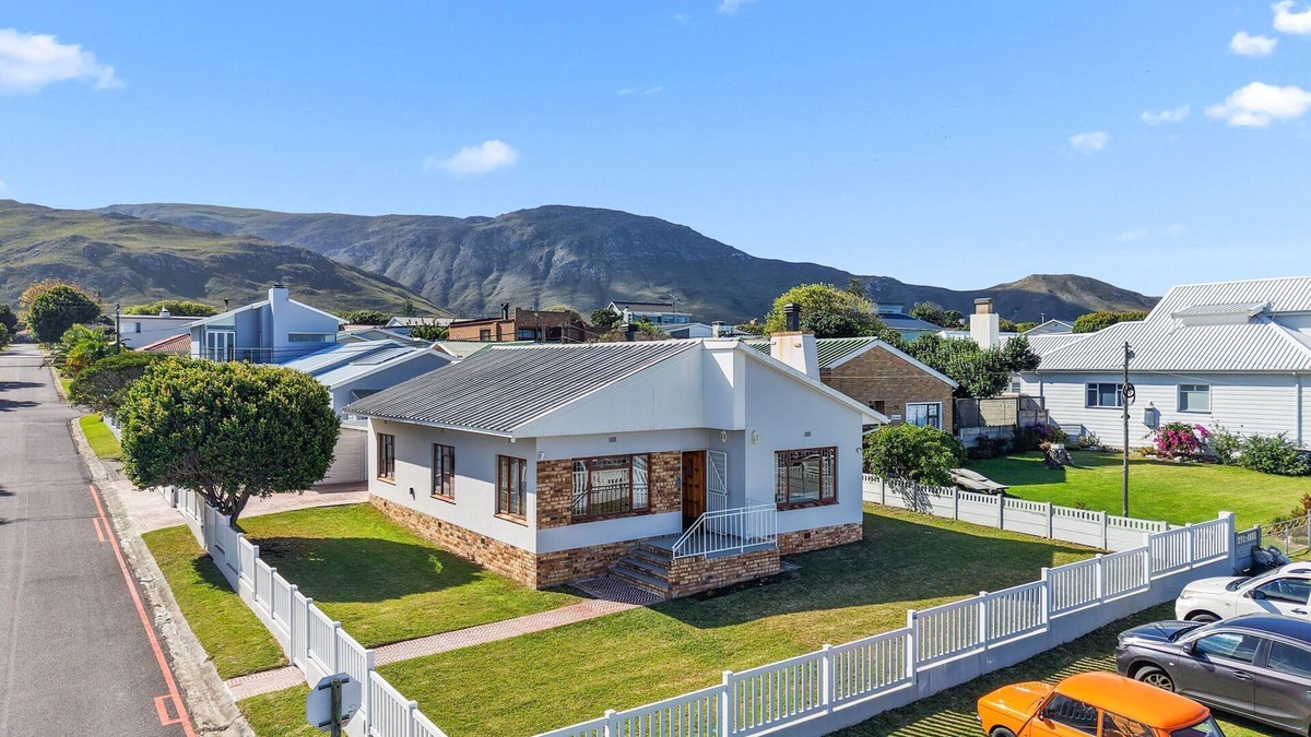 Kleinmond House | The Kleinmond Cottage