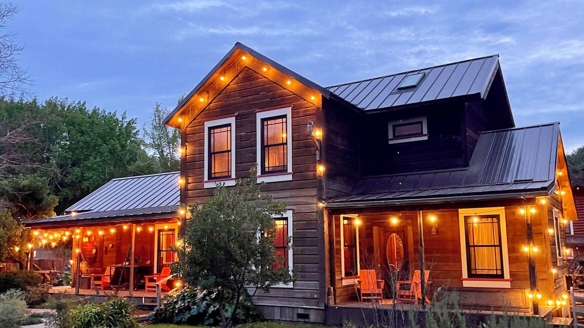 Anderson Valley House | The Knotty Oak - 3 Houses/Sleeps 26 in Philo - Weddings/Retreats/Families