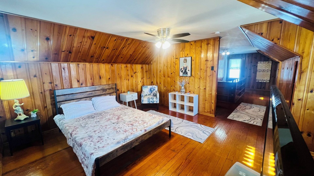 Weldon Spring Heights House | The Knotty Pine House