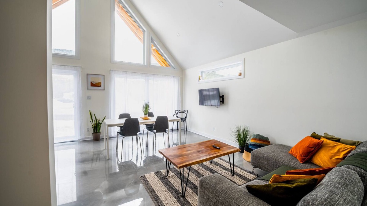 Murdochville House | The Kobber Hüs - Elegance in the heart of town