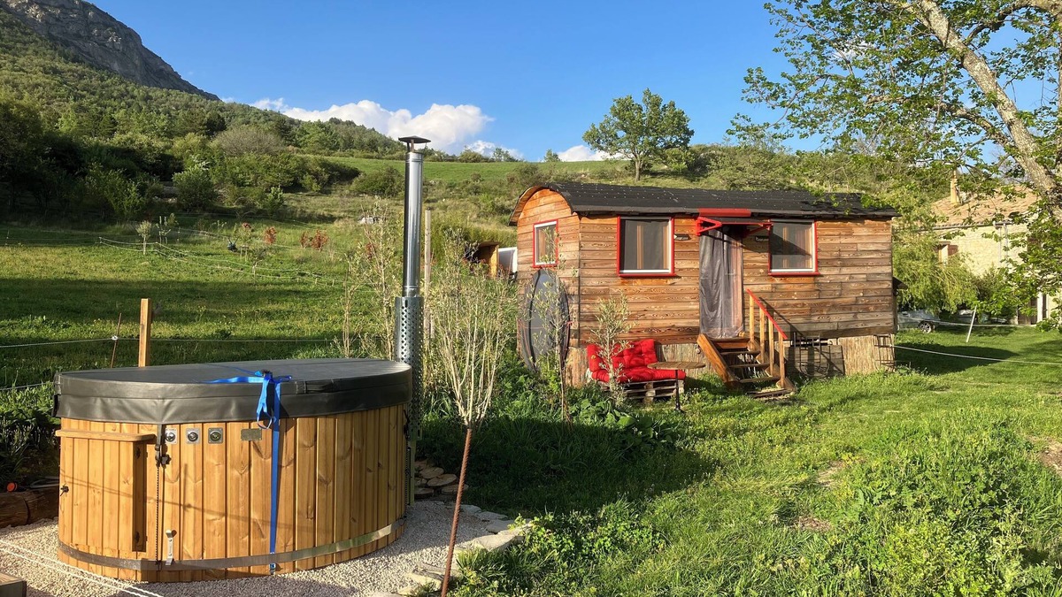 Entrepierres House | The La Croix roulott on the heights of Sisteron