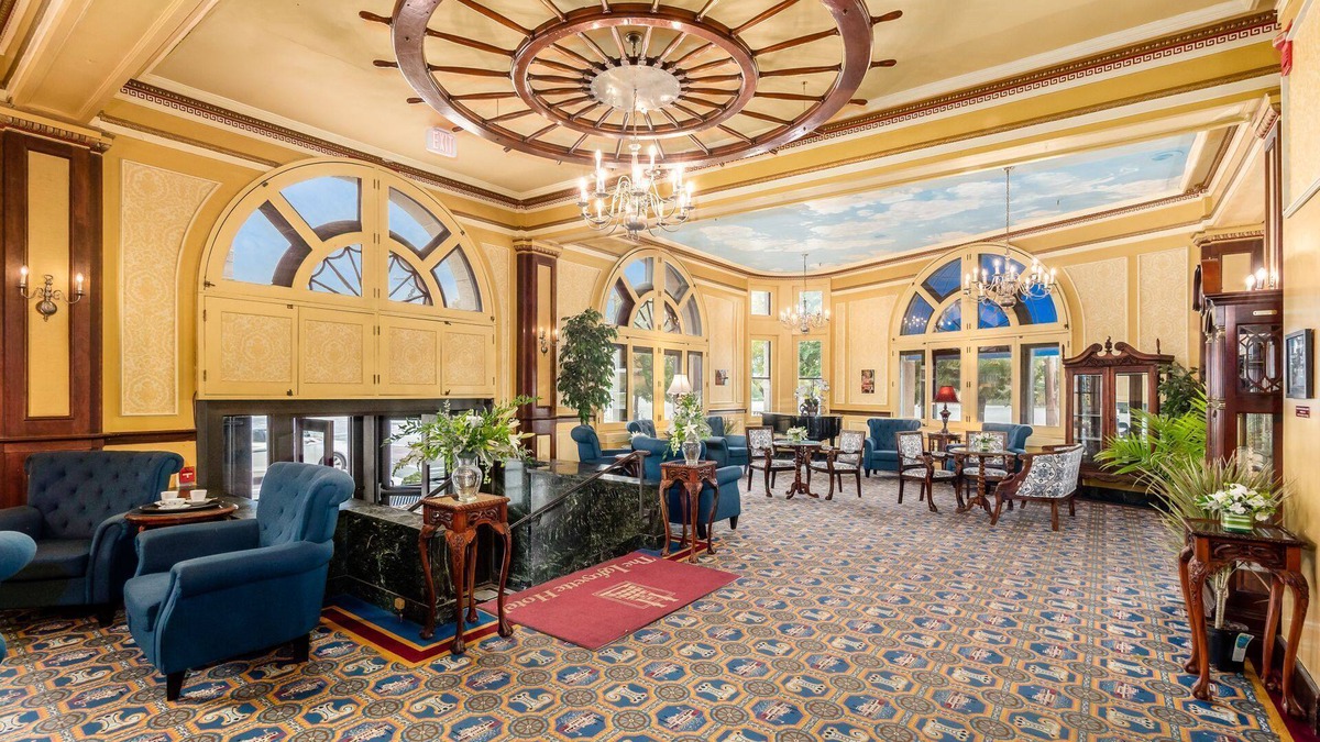 Marietta Hotel | The Lafayette A grand Riverboat Era Hotel