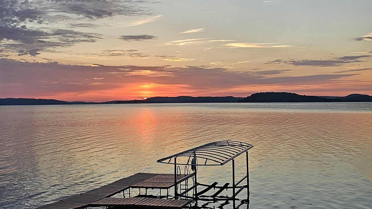 Merrimac House | 'The Lake Escape' Lakefront House w/Amazing Views!