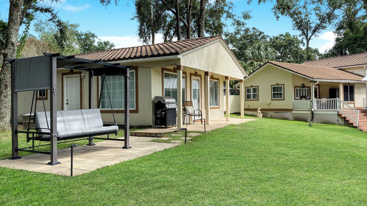 Brent House | The Lake House | 2 Bed, 2 Bath