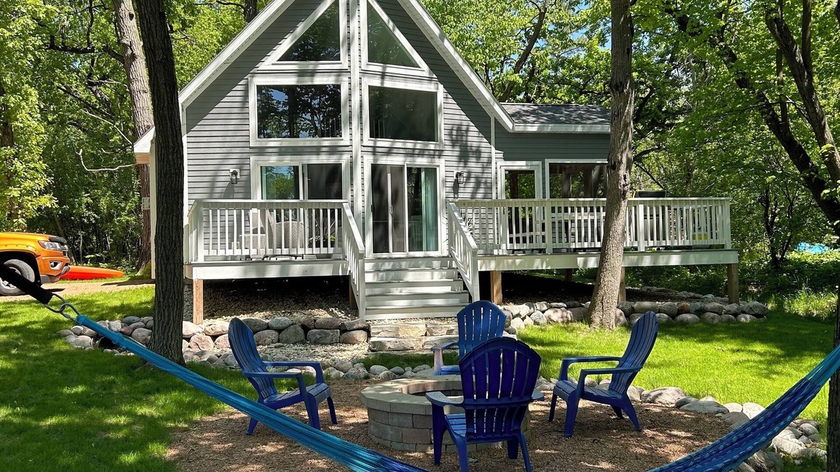 Como House | The Lake House, just steps to the lake!