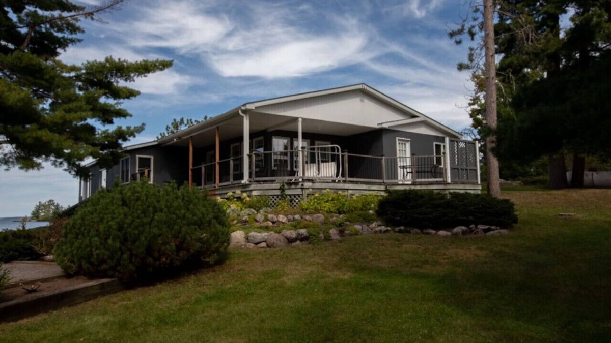 Nipissing House | The Lake House Retreat