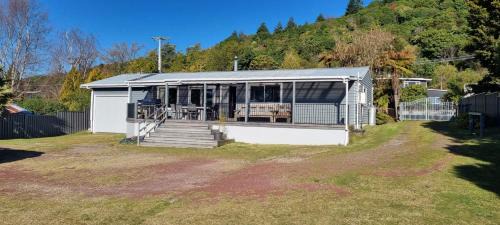 Motuoapa House | The Lake House - Taupo Holiday Home
