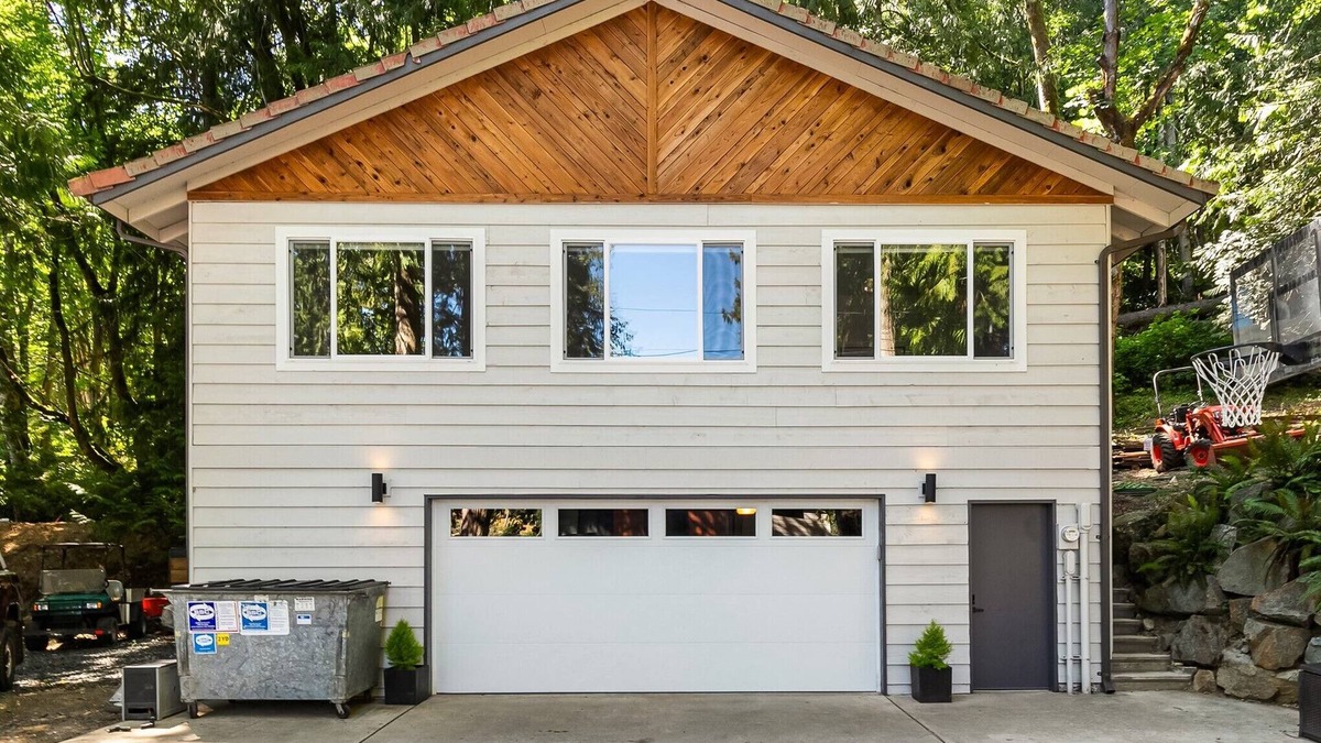 Sedro-Woolley House | The Lake Hut - a perfect place to relax and play on shore of Lake Whatcom