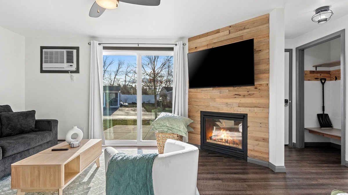 Dyckesville Cottage | The Lake Retreat at Sunset Cottages #8