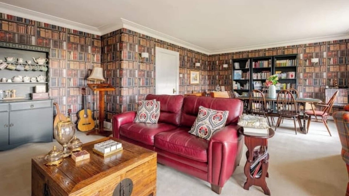Kinross Bed & Breakfast | The Lake Room 40 mins Edinburgh, 10 mins Loch Leven, 25 mins Sterling Castle