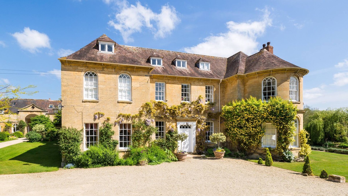 Kemerton Bed & Breakfast | The Lake Room - Upper Court Manor