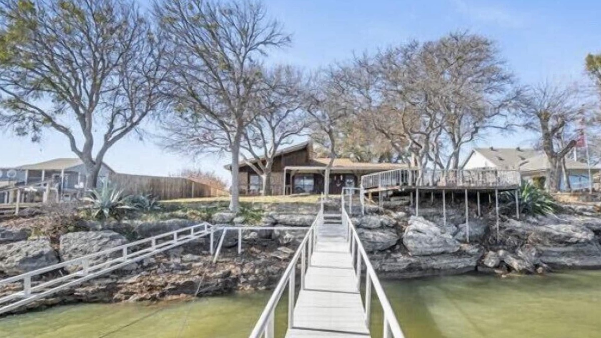 Lake Brownwood House | The Lake Shack-Water Front!