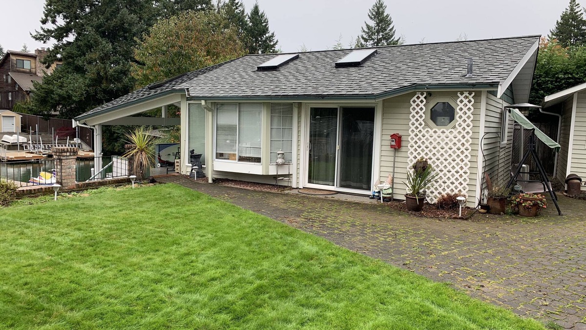 Bonney Lake Cottage | The Lake Tapps Bungalow