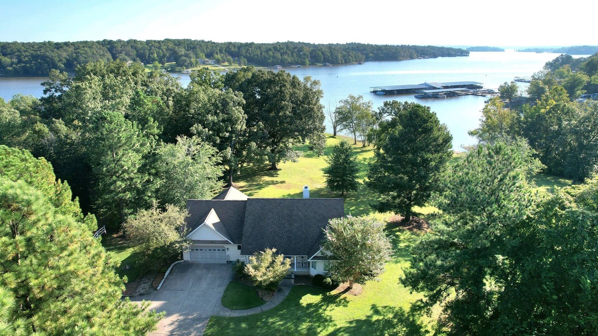 Benton House | The Lakehouse at Ky Lake, waterfront,private dock. gentle private yard.