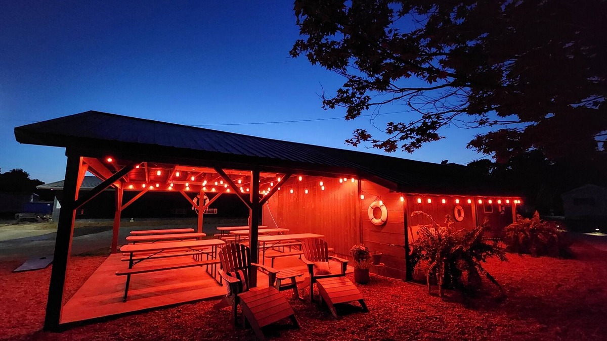 Gilbertsville Hotel | The Lakehouse Inn at Sledd Creek