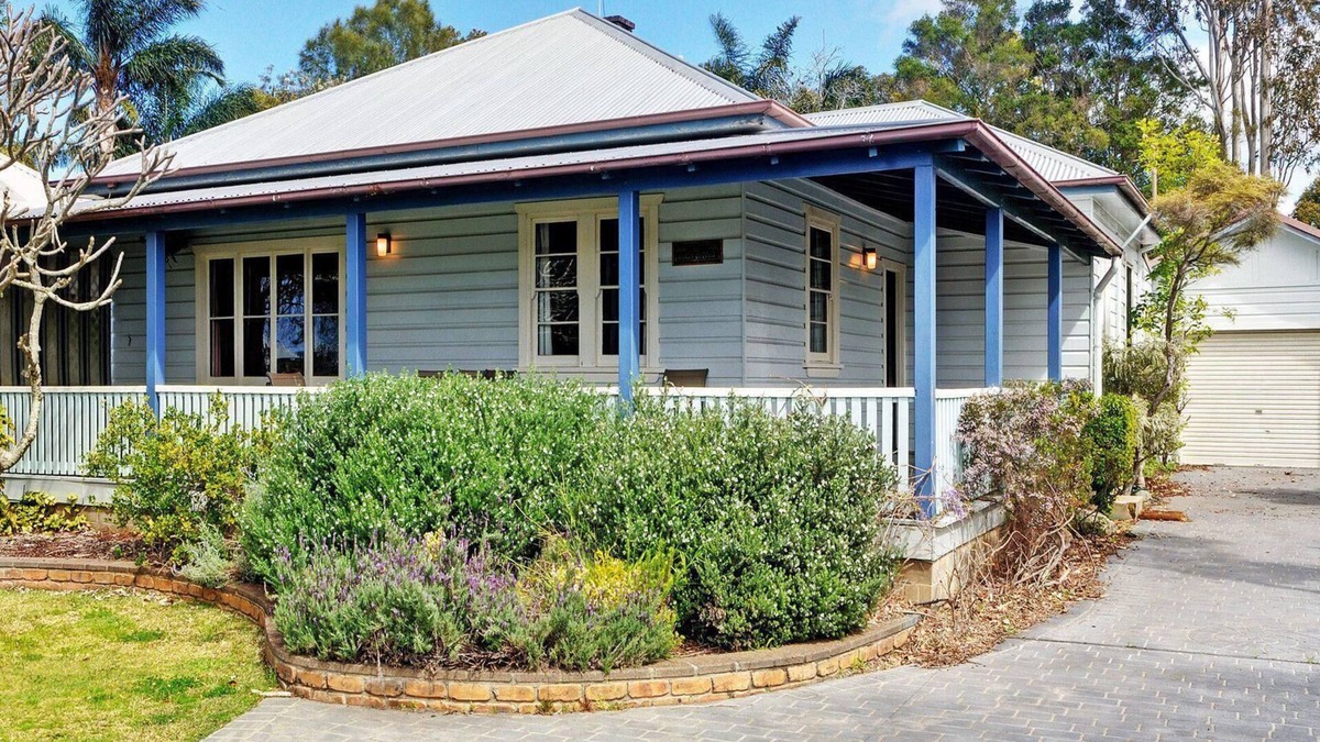Tea Gardens House | The Lakes Cottage – Traditional Tea Gardens Cottage