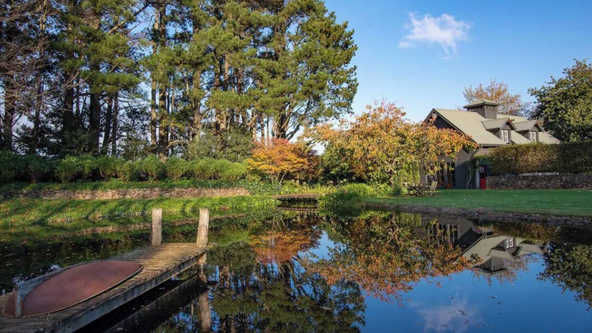 Wildes Meadow House | The Lakeside Barn - Design Masterpiece with Views!
