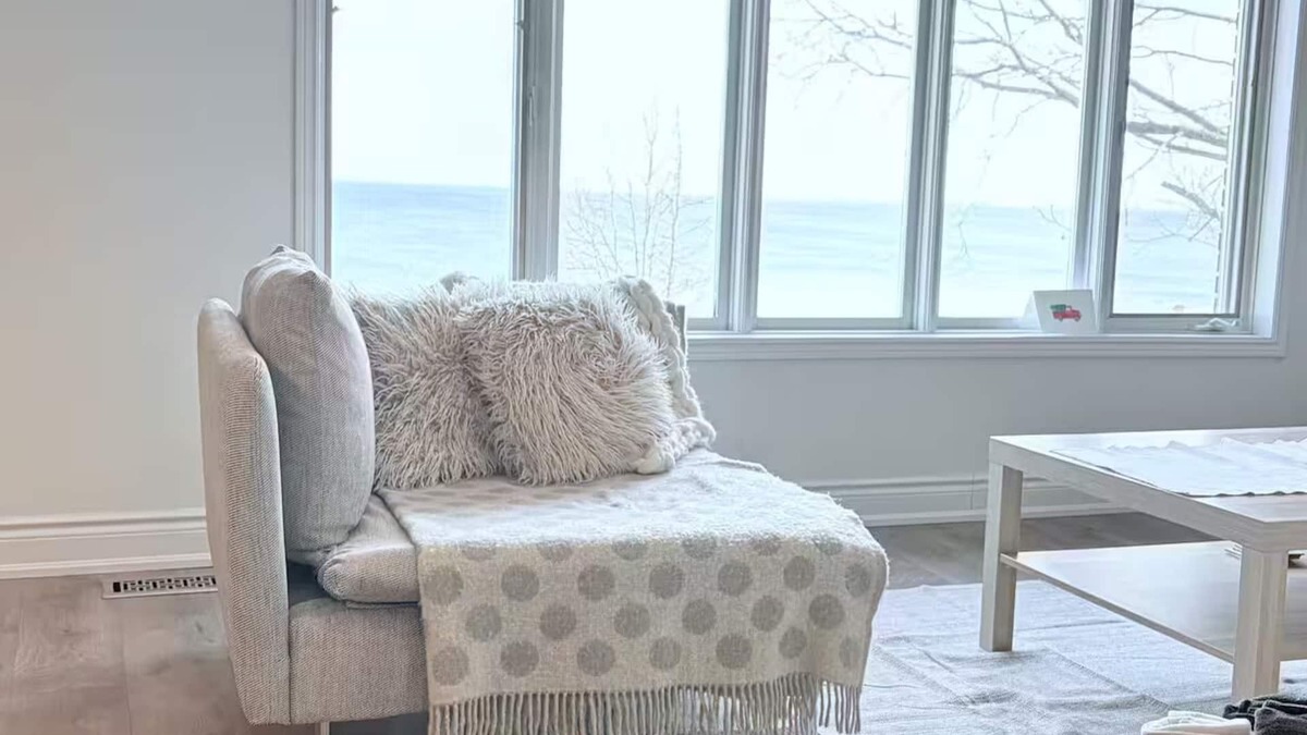 Lincoln House | The Lakeside Retreat on Lake Ontario, Wineries & best of Niagara experiences!