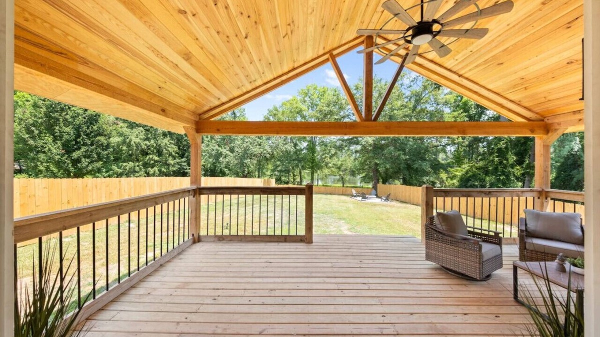 Macon House | The Lakeview - Quality Family Time