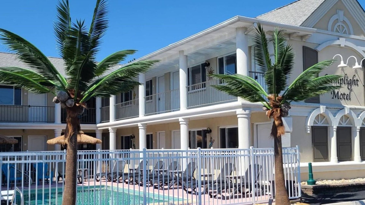 Lavallette Hotel | The Lamplight Inn