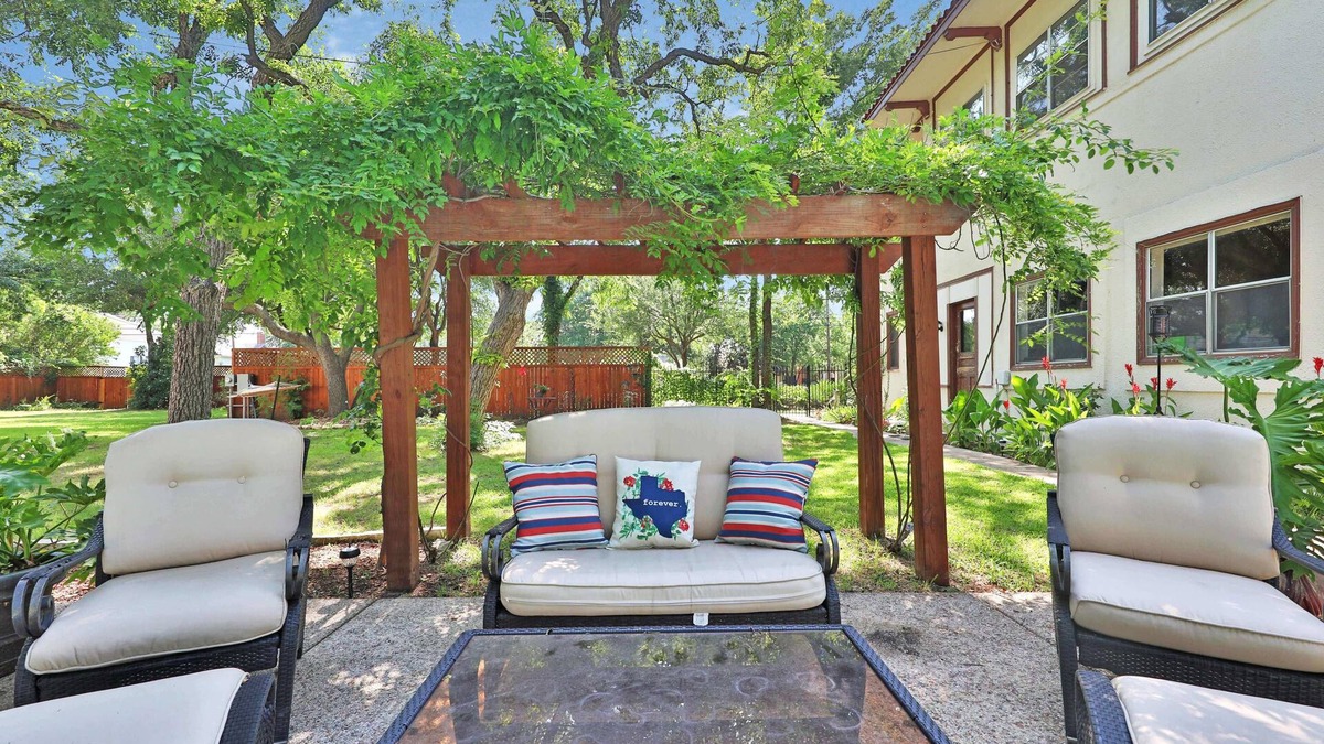 Gainesville Bed & Breakfast | The Lancaster Manor B&B