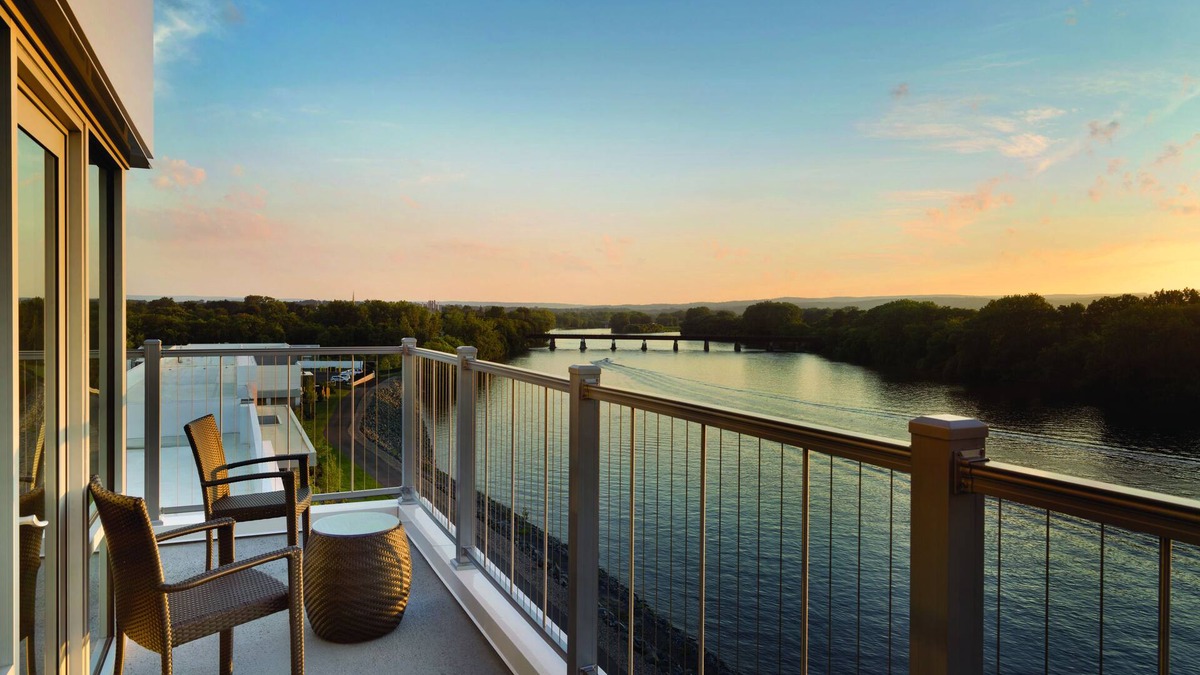 Stockade Historic District Hotel | The Landing Hotel at Rivers Casino & Resort