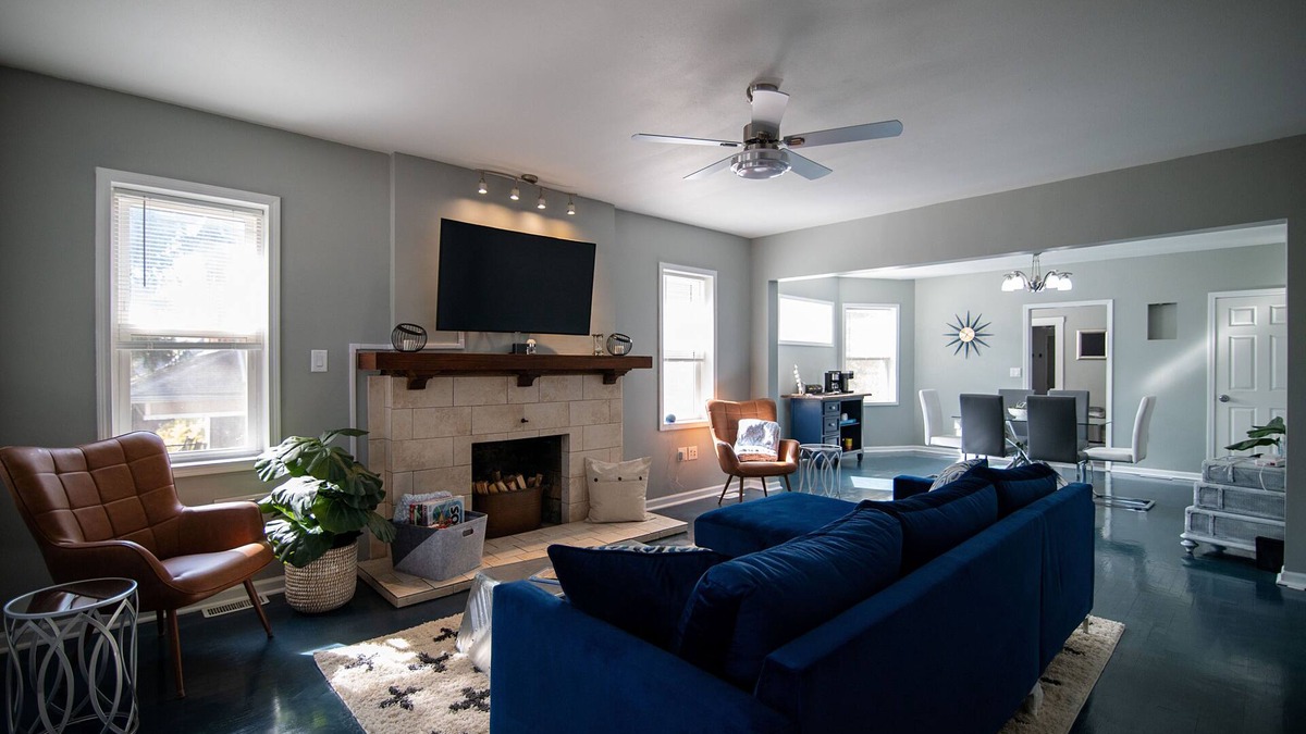 Atchison House | The Landing is a Cheerful 3 bedroom 2 bath home!