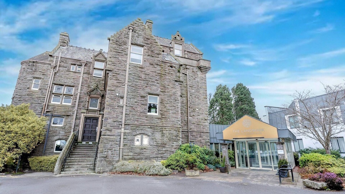 Glenisla Apartment | The Landmark Hotel and Leisure Club | DLX DBL