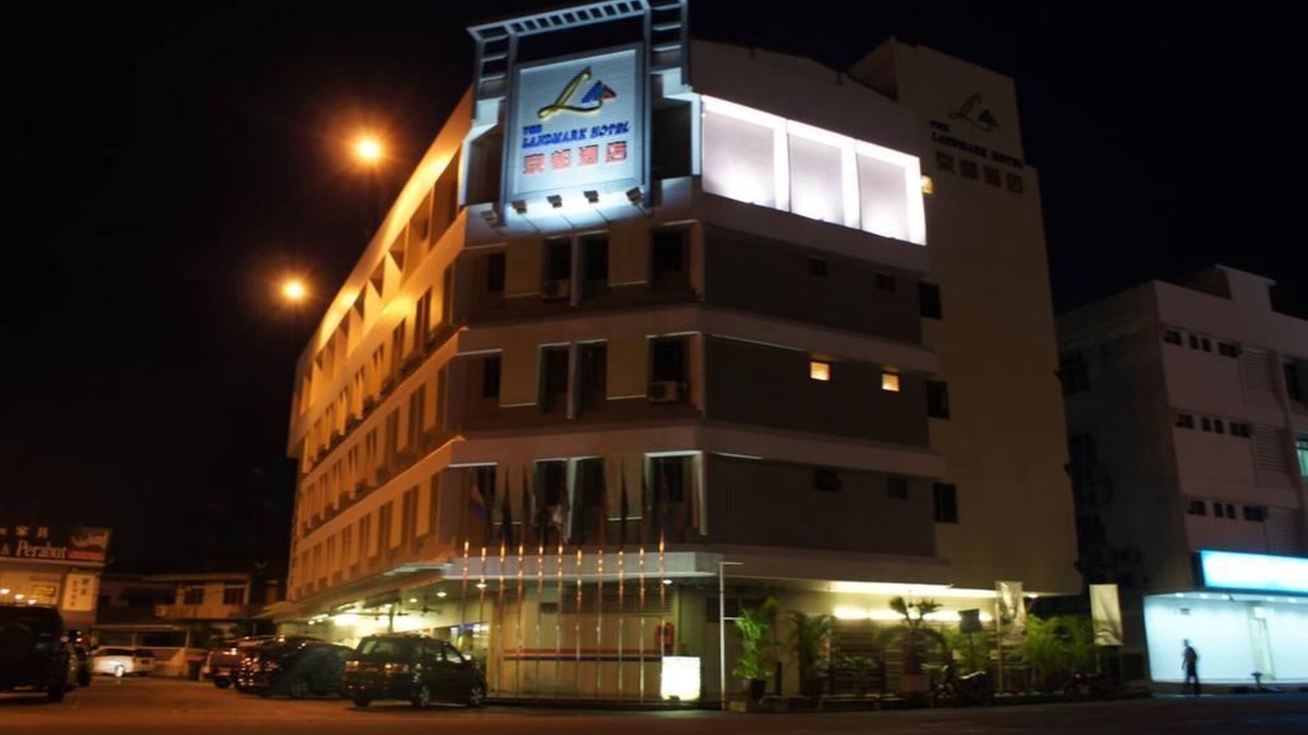 Pegawai Hotel | The Landmark Hotel