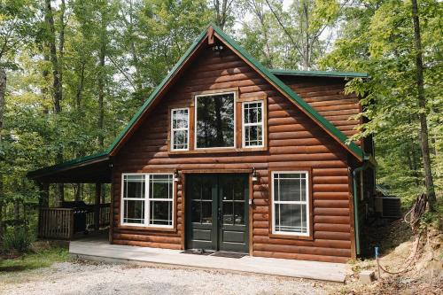 Primrose House | "The Lantern" Woodsy Cabin Experience w/HotTub