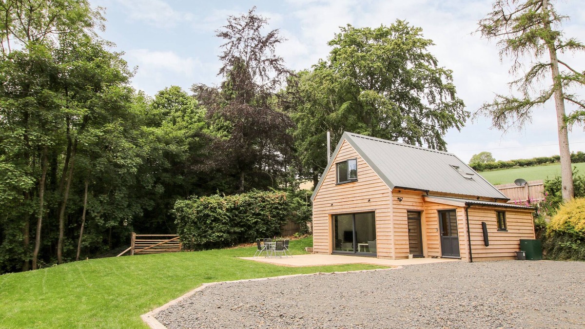 Newcastle-on-Clun Cottage | THE LARCHES, pet friendly, with open fire in Clun