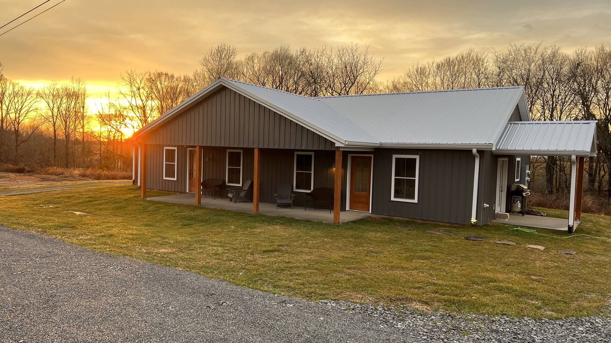 Cane Valley House | The Last Cast lake rental * Unit A*1/4 mile from State Dock!
