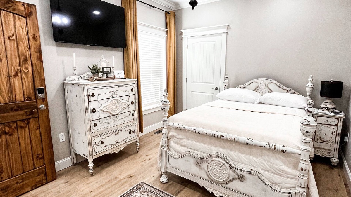 Low Moor Apartment | The Laurel Suite- Room #2 Private Suite