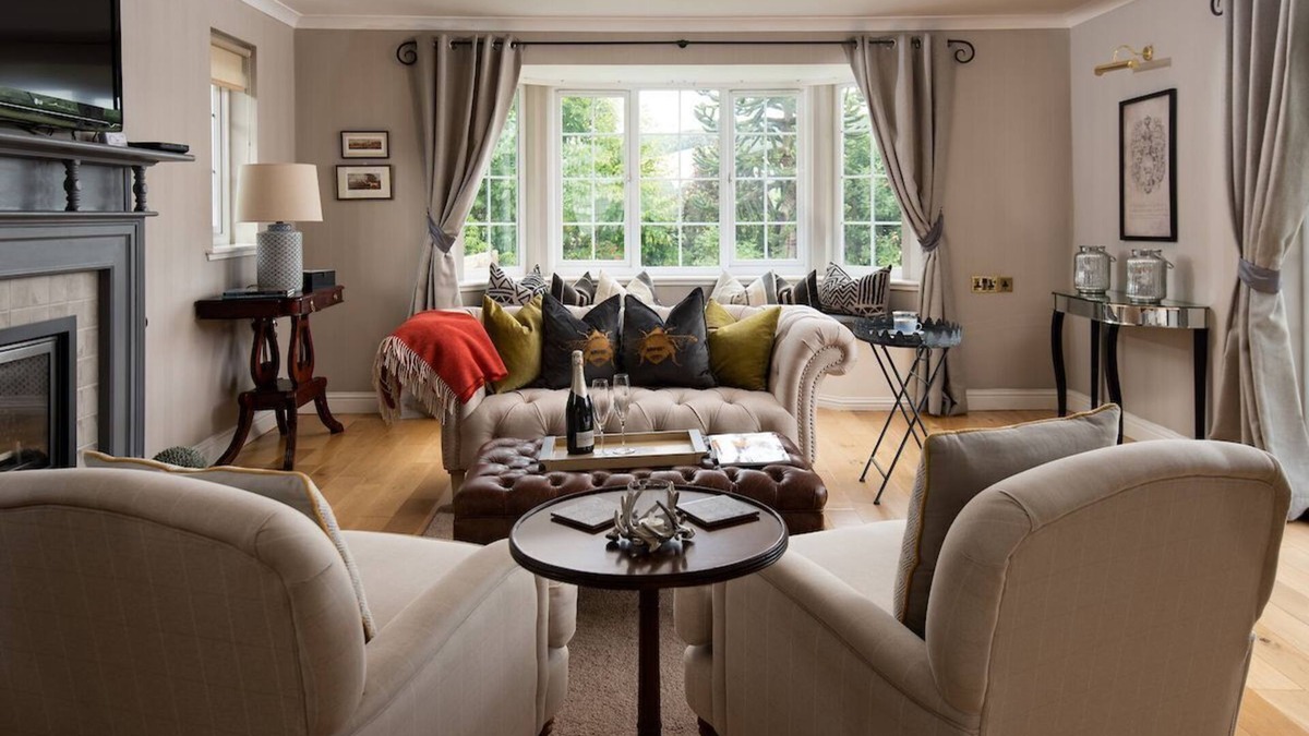 Jedburgh Cottage | THE LAURELS, Jedburgh - sleeps 2+2 in 2 bedrooms